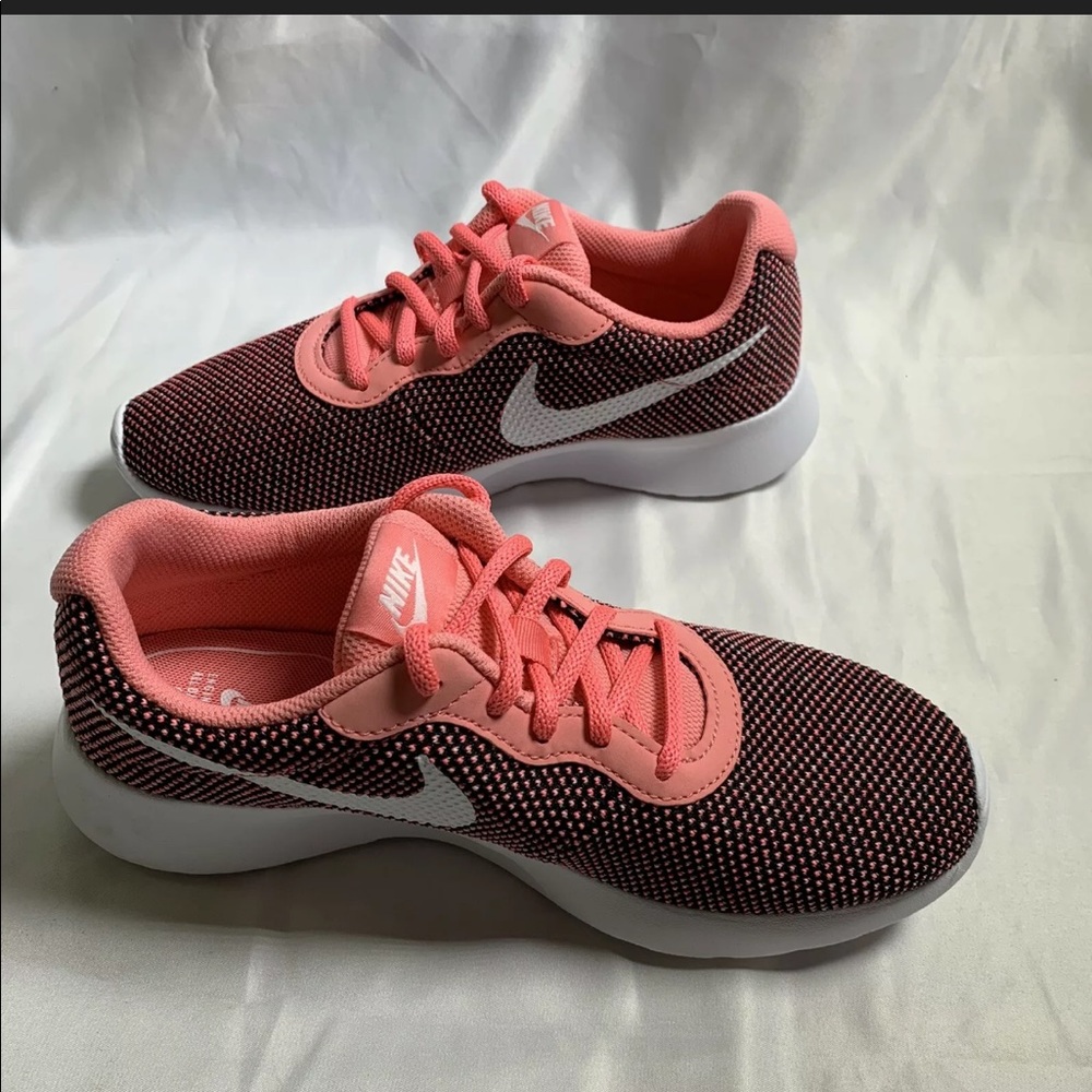 Nike Wmns Tanjun Casual Womens SZ 6.5Black Pink